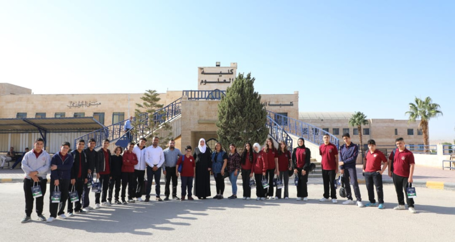 جامعة الزرقاء تستقبل وفدا طلابيا من