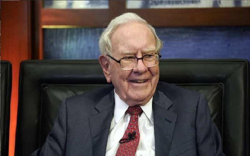 لماذا يمتلك الملياردير وارن بافيت أموالا