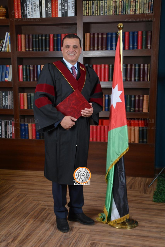 العزام يناقش رسالة الماجستير