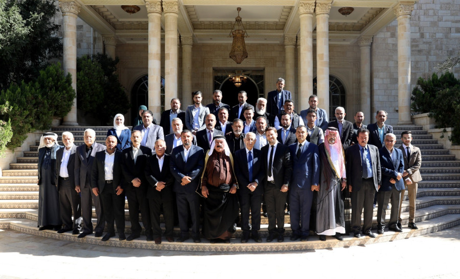 العيسوي يلتقي وفدا من أبناء عشيرة