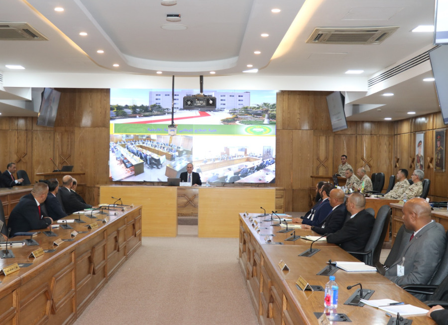 التلهوني يحاضر في كلية الدفاع الوطني