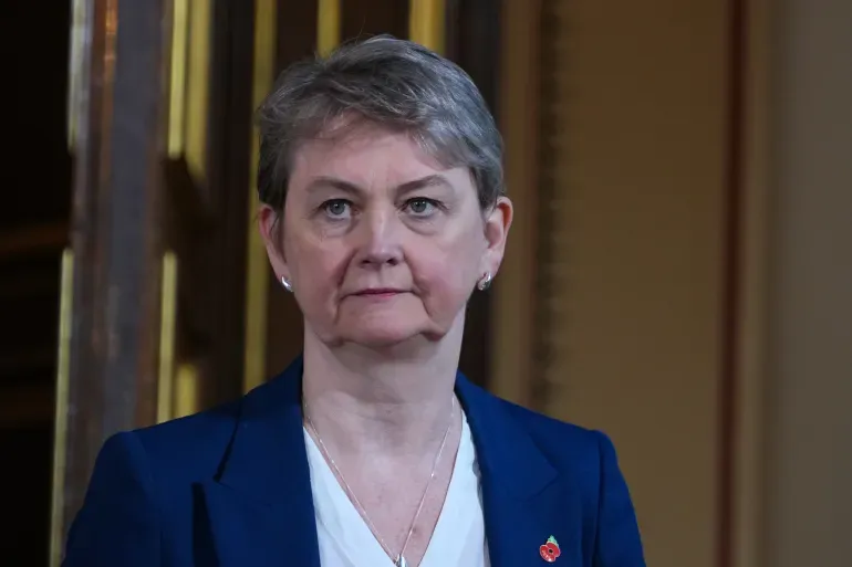 بريطانيا تطرح خطة لتفكيك سلاح حماس..