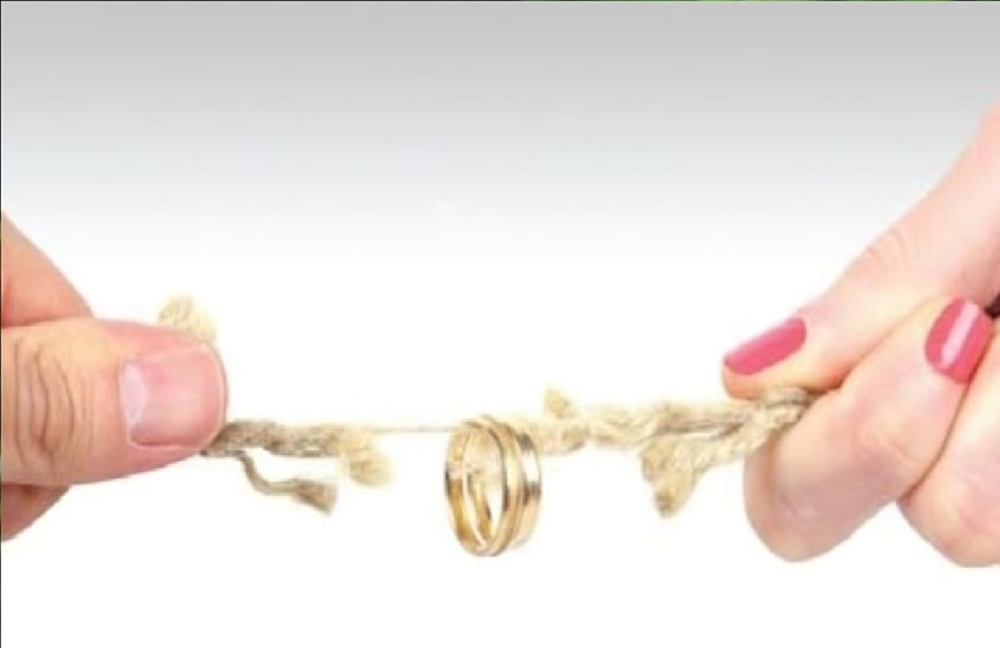 من الانترنت إلى كاش السيارة.. شاب