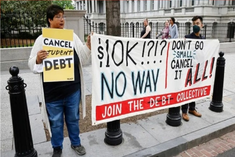 طلاب امريكا غاضبون على ترامب