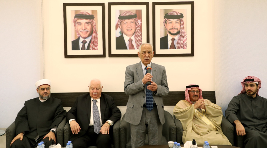 الديوان الملكي يعزي آل السعدون (صور)