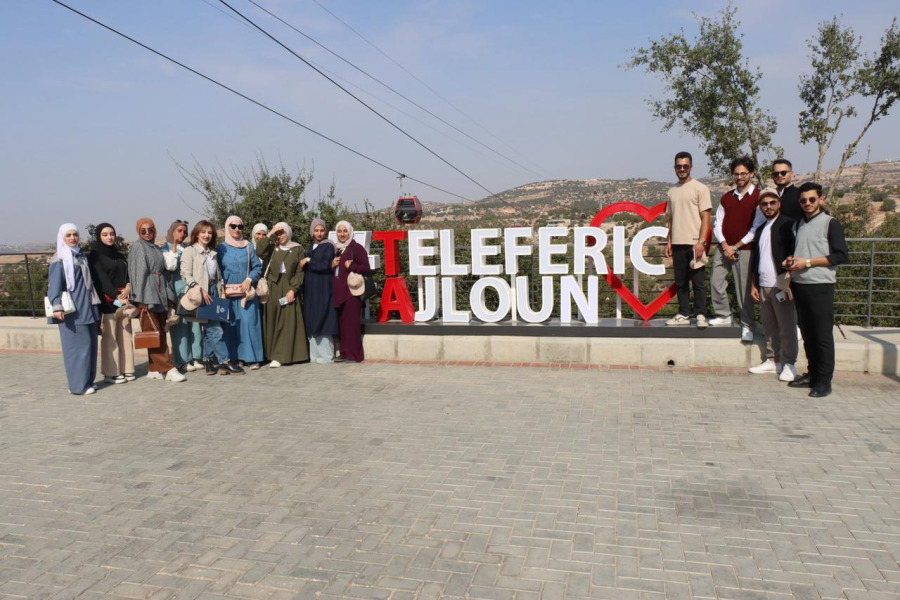 طلبة كلية الهندسة التكنولوجية في جامعة