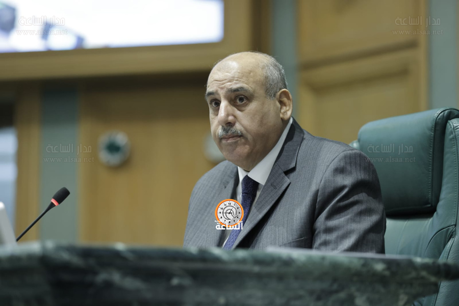 القاضي يرفع الجلسة بعد مشادة بين