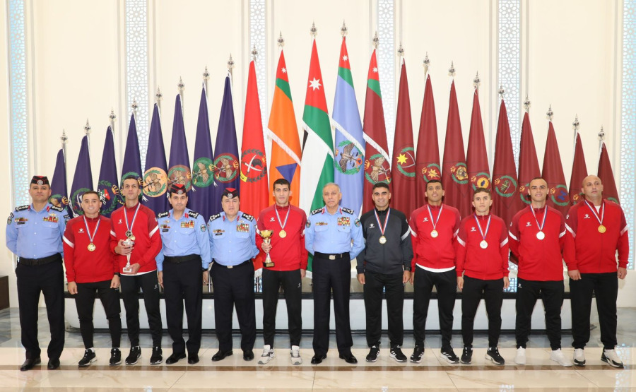 اللواء المعايطة يكرّم فريق الأمن العام