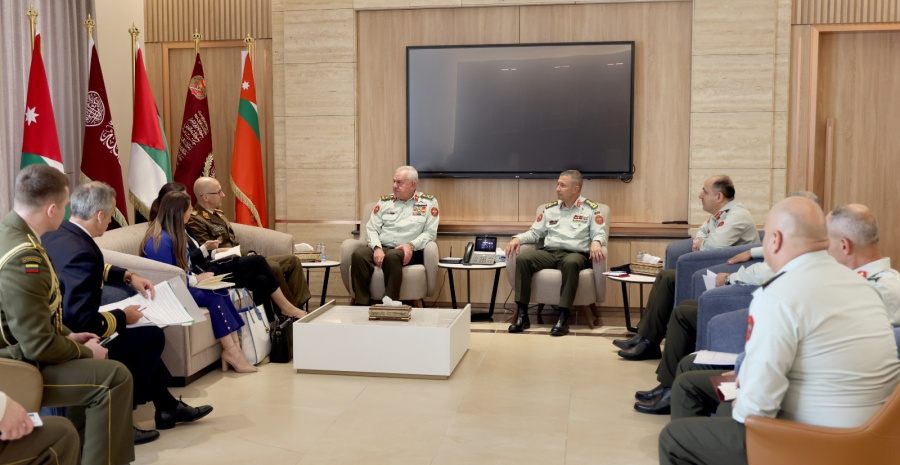 الحنيطي يستقبل قائدا عسكريا في حلف