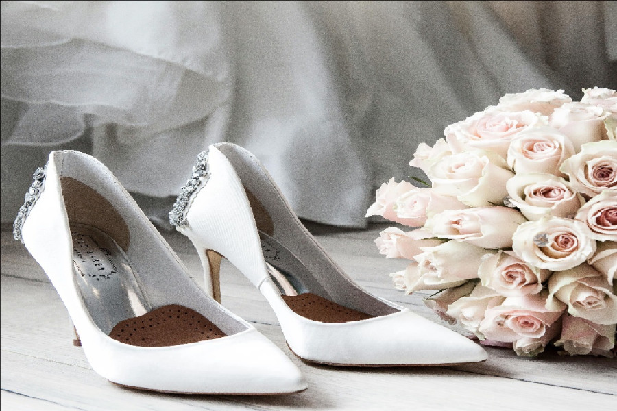 الثقافة المعاصرة المجنونة.. يابانية تتزوج تشات