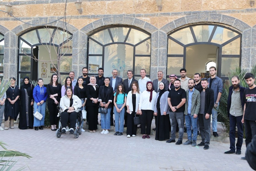 وزير الشباب يلتقي شباب وشابات الأزرق