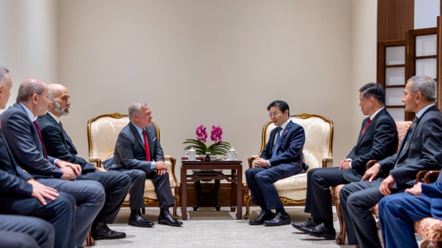 الملك يلتقي رئيس الوزراء السنغافوري