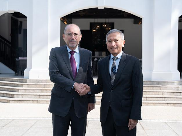 الصفدي يبحث ونظيره السنغافوري سبل تعزيز