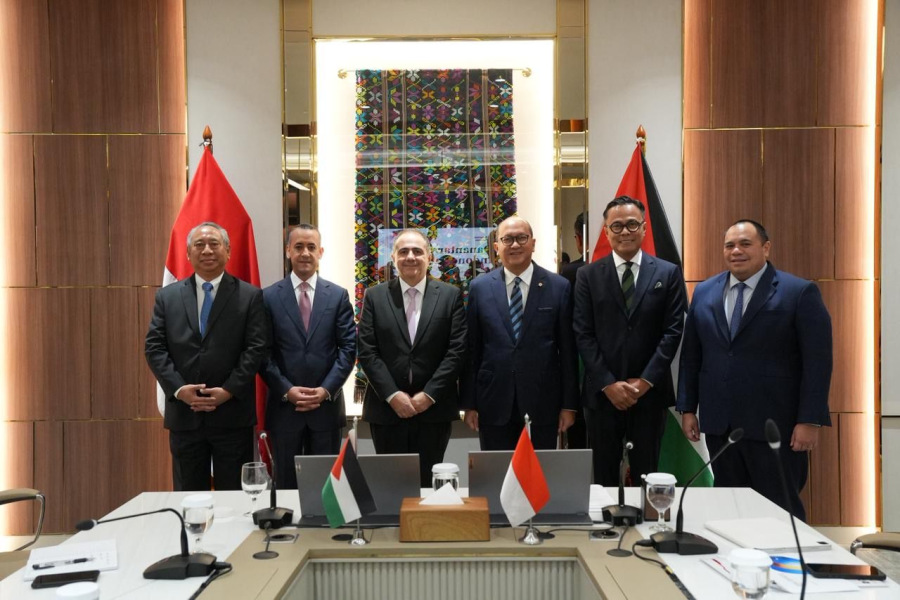 على هامش الزيارة الملكية.. أبو غزالة