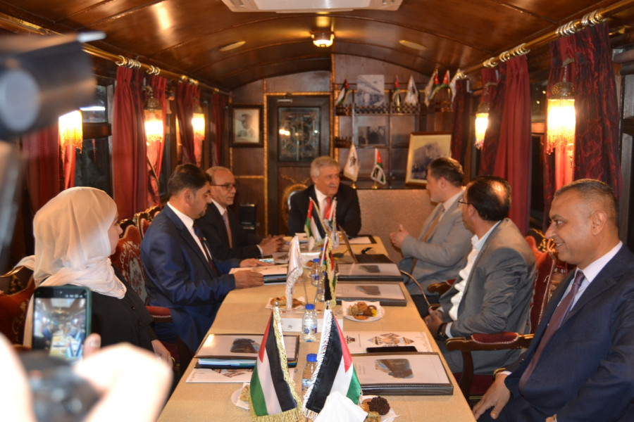 وزير النقل يترأس اجتماع مجلس إدارة