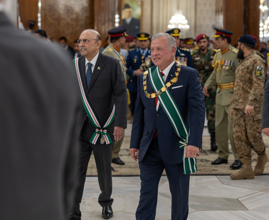 باكستان النووية تكرّم الملك.. والأردن يعيد