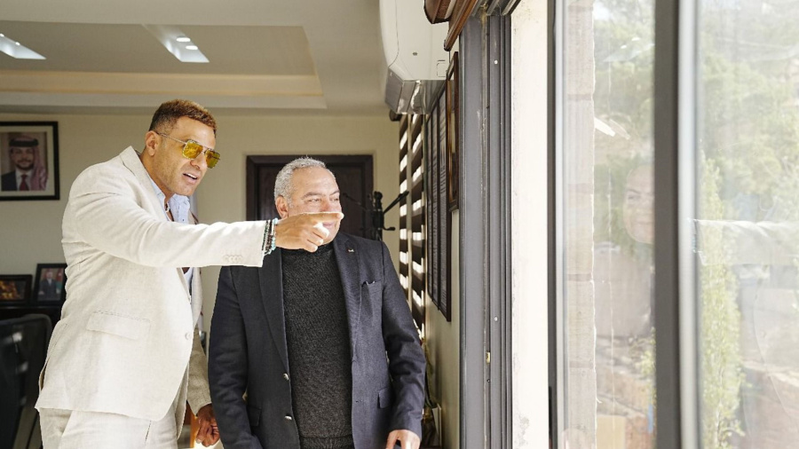 الفنان المصري محمد نور يتغزّل بجمال