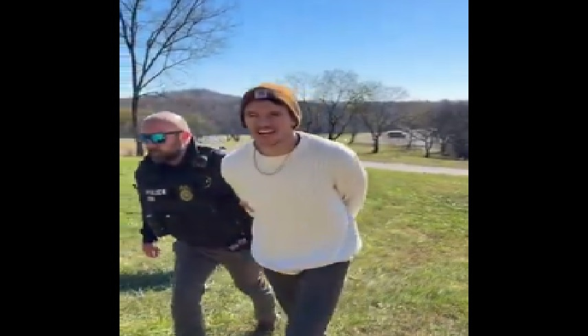 شهرة مقابل 300 ألف دولار: يوتيوبر