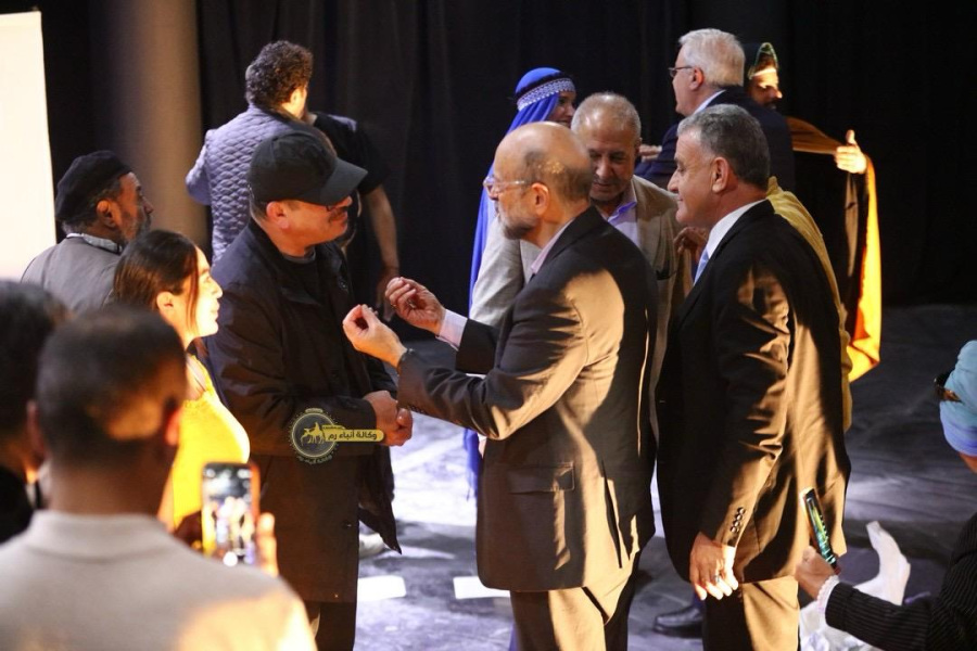 عرض مسرحية النهر لن يفصلني عنك