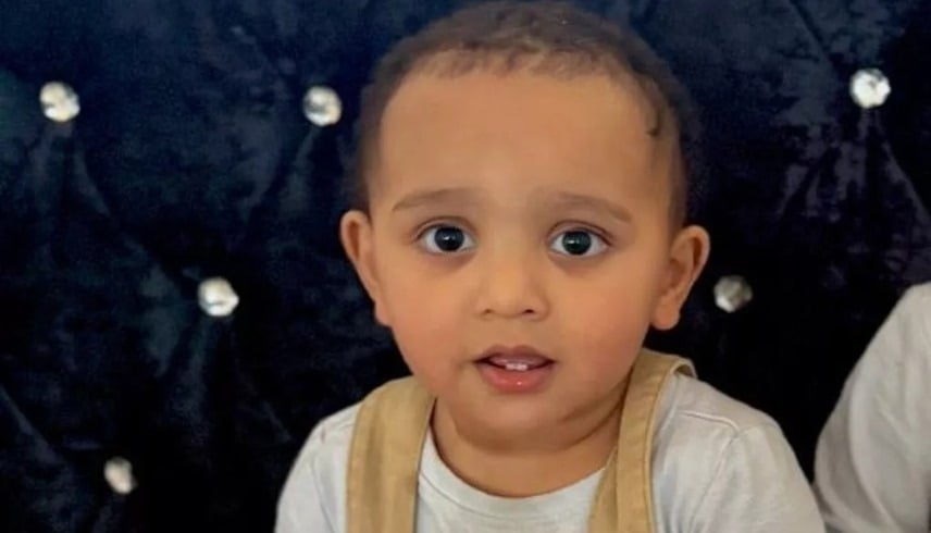 لحظة غفلة كارثية: رضيع يفقد لسانه