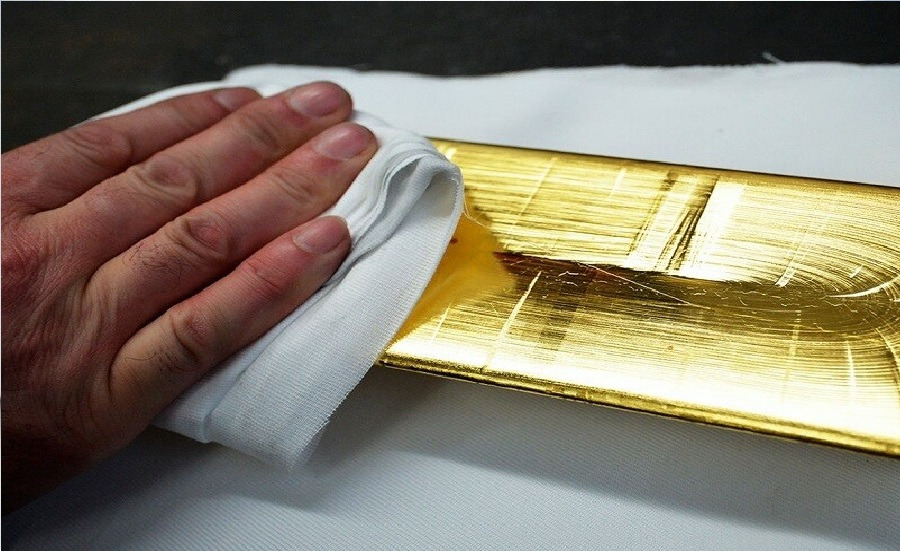 كنز في الحديقة فرنسي يعثر على