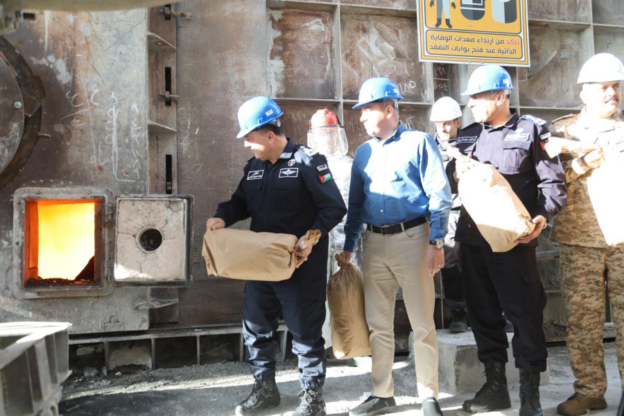 إتلاف كميات كبيرة من المواد المخدرة..