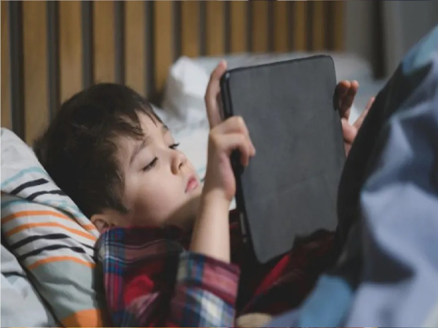 احذر الشاشات النظر المستمر يهددك بالسرطان