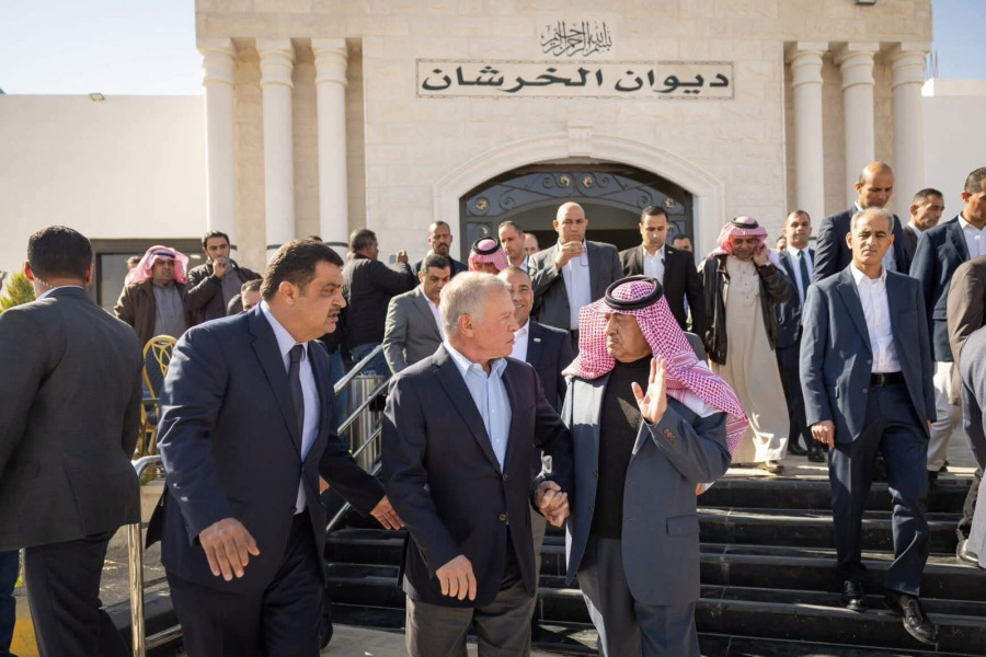 حين وطأت قدما الملك الموقر… قالت