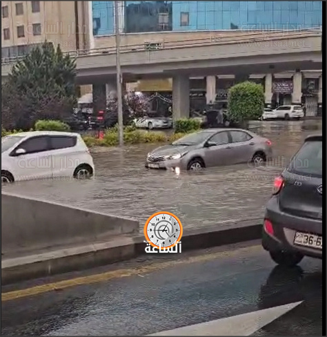 مياه غزيرة في شارع وصفي التل
