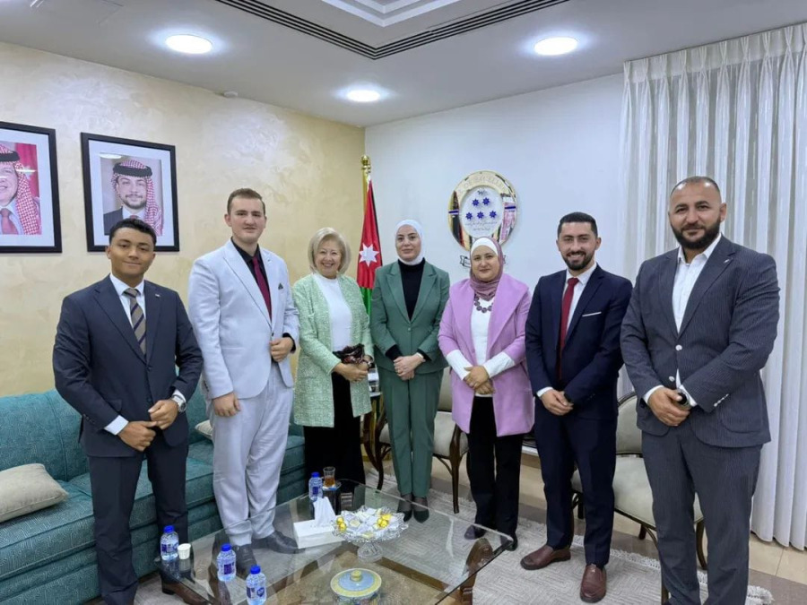 بني مصطفى تلتقي وفدا من مجلس