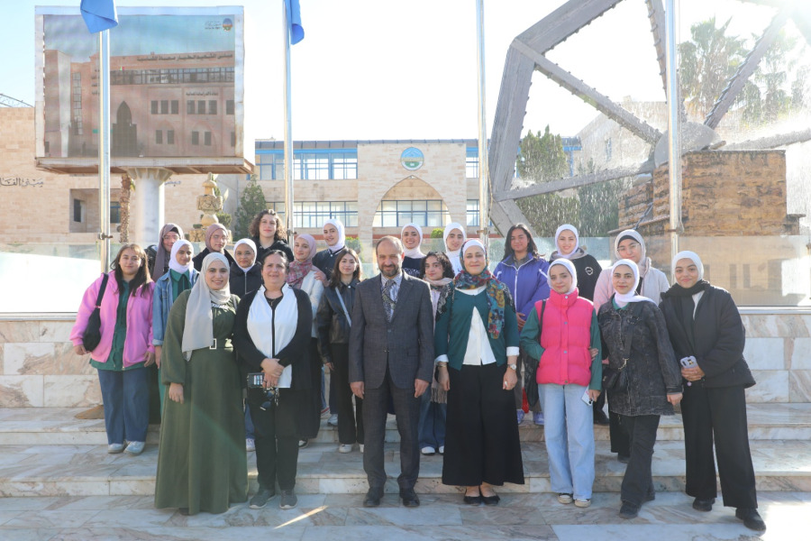 جامعة الزرقاء تستقبل وفدا طلابيا من