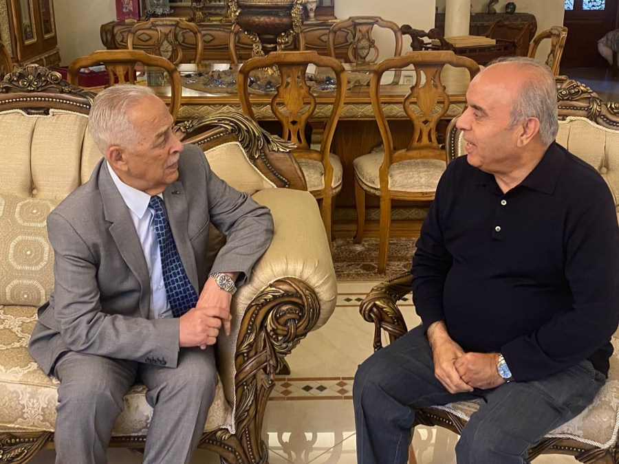 العيسوي ينقل تمنيات الملك وولي العهد