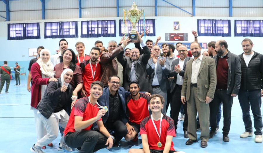 كلية تكنولوجيا المعلومات تظفر ببطولة دوري