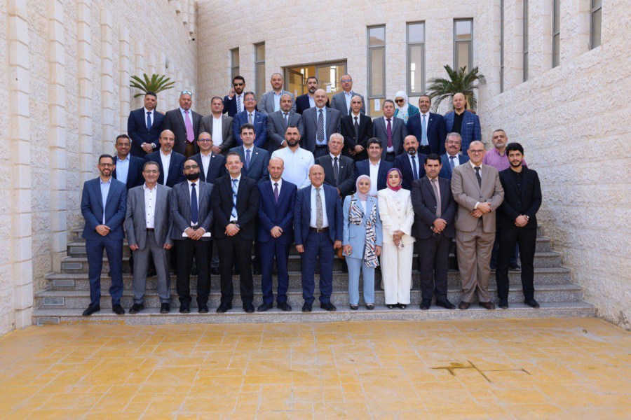 جامعة العقبة للتكنولوجيا تستضيف وفد هيئة