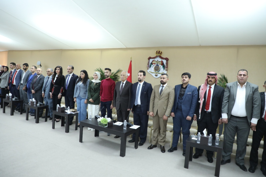 400 شاب في الديوان الملكي (صور)