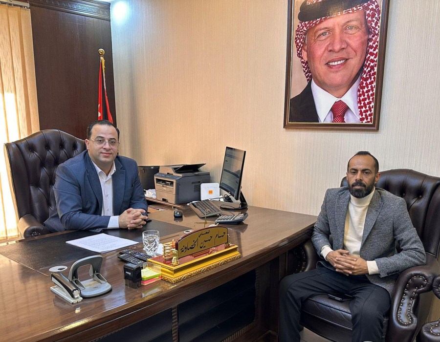 الخصاونة يتولى المطالبة بتعويض مالك الشاحنة