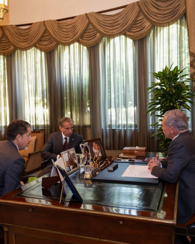 صورة.. من اجتماع للملك برئيس الوزراء