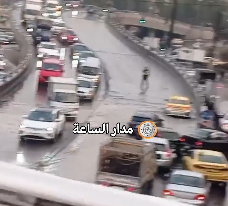 السيول تغلق جسر النشا بوادي الرمم