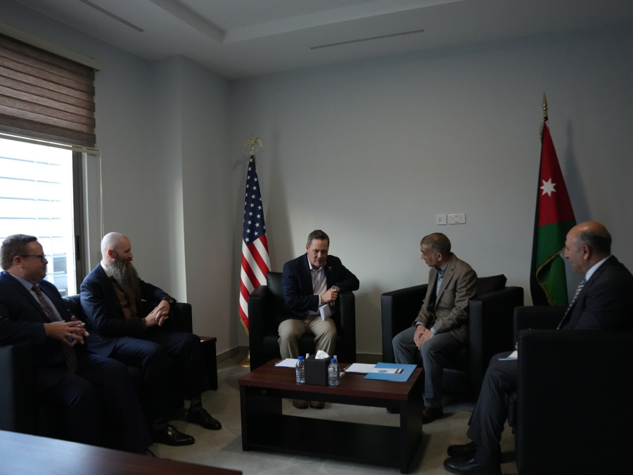 الأمير راشد بن الحسن يستقبل السفير