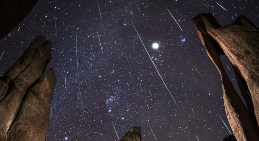 سماء المملكة على موعد مع زخات