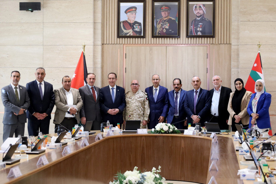 المساعد للتخطيط والتنظيم والموارد الدفاعية يلتقي