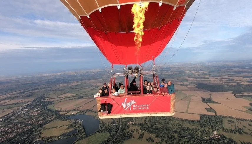 صدمة في رحلة منطاد: شاب بريطاني