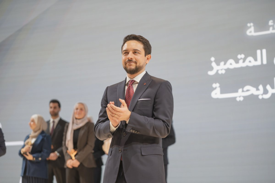 ولي العهد يكرم الفائزين بجائزة الحسين