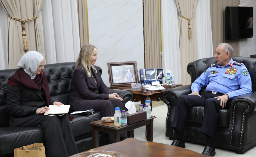 مدير الأمن العام يلتقي السفيرة الهولندية..