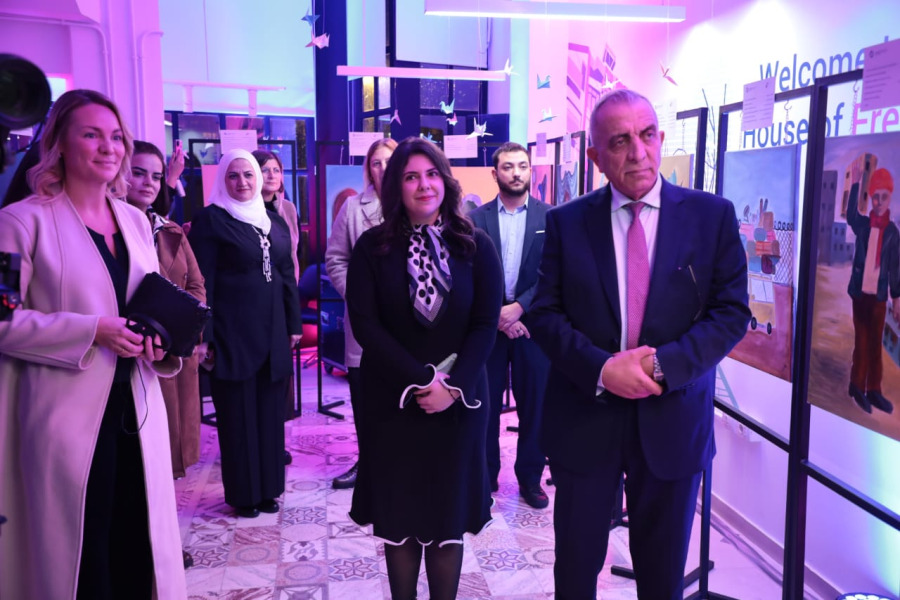 معرض ما وراء الإطار-فراشي من أجل