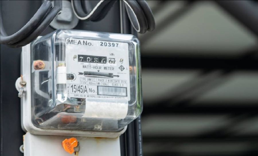 سيدتي.. مصاصو دماء الكهرباء يسرقون أموالك: