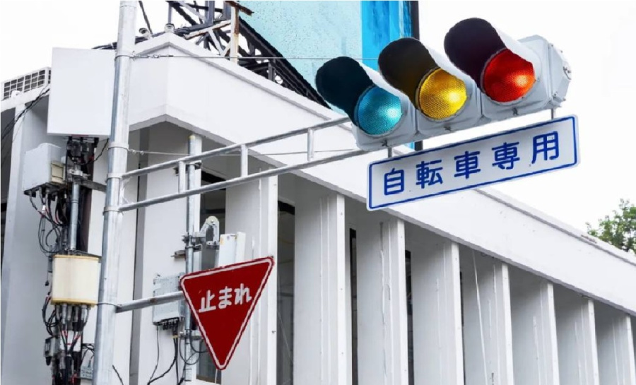 لماذا إشارات الانطلاق في اليابان زرقاء؟