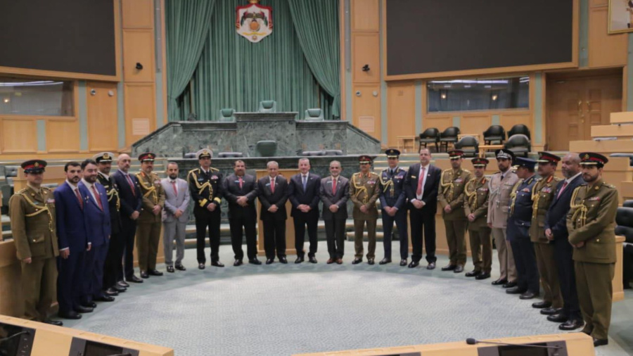 وفد كلية دفاع سلطنة عمان يزور