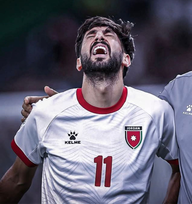 الملك والملكة يهنئان النشمي يزن النعيمات