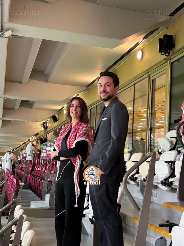 الأمير الحسين والأميرة رجوة في مقدمة